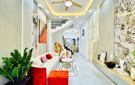 Nhà bán Nguyễn Thượng Hiền, Phường Đức Nhuận – 1 trệt 2 lầu, 4 phòng ngủ, sân rộng thoáng mát, sổ hồng riêng